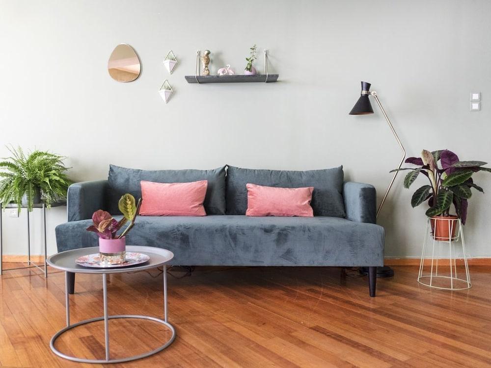 Live Life Plaka Apartment *