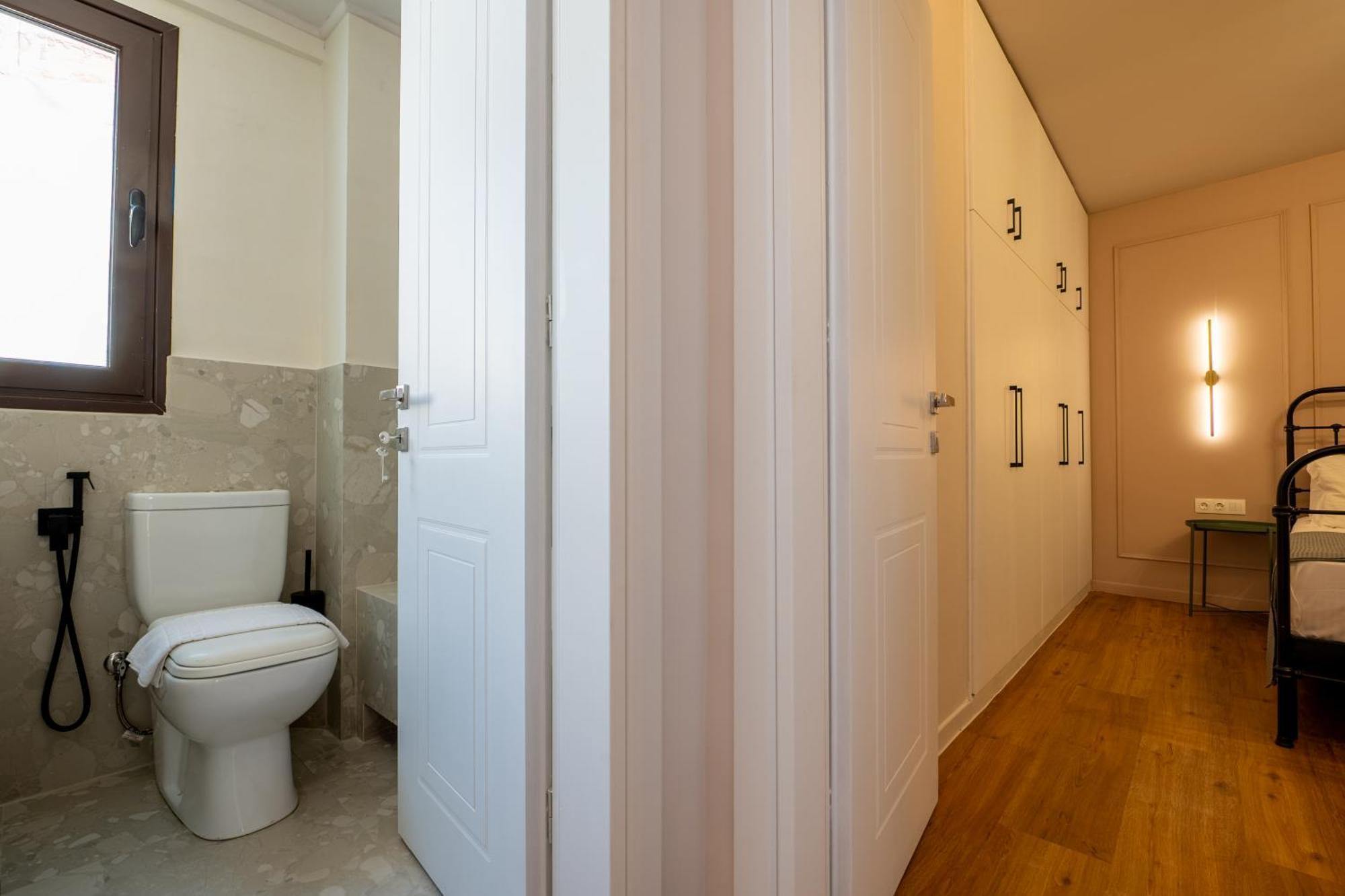 Live Life Plaka Apartment