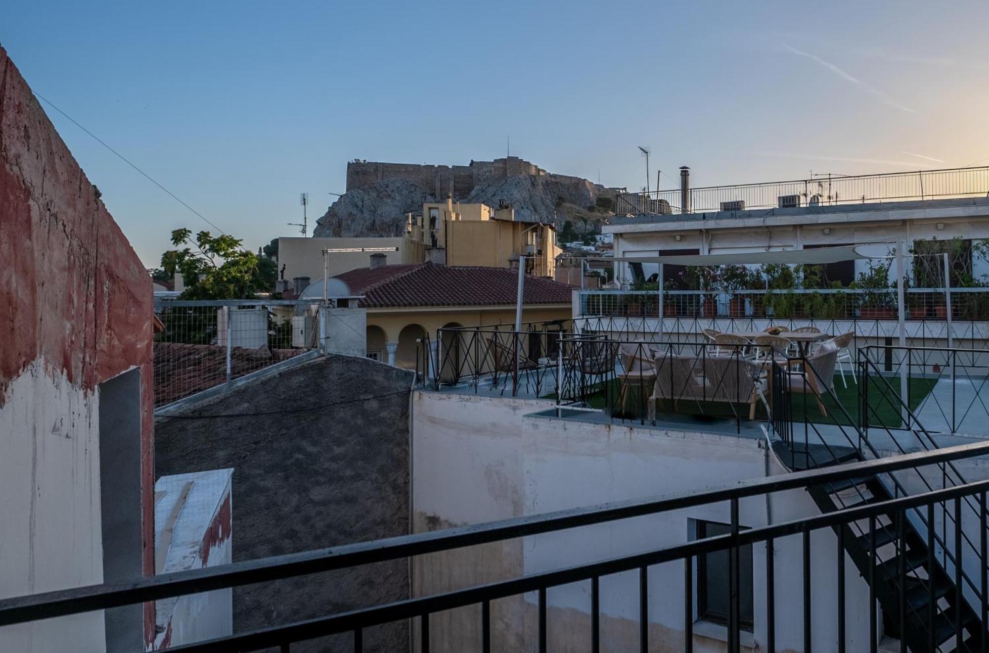 Live Life Plaka Athens